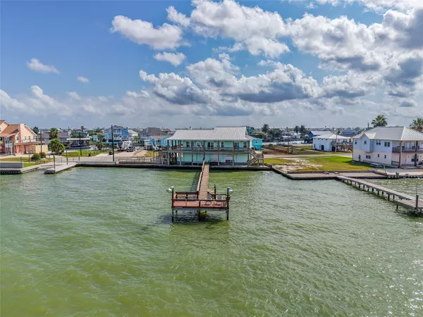 740 N Copano Cove RD, Rockport, TX 78382