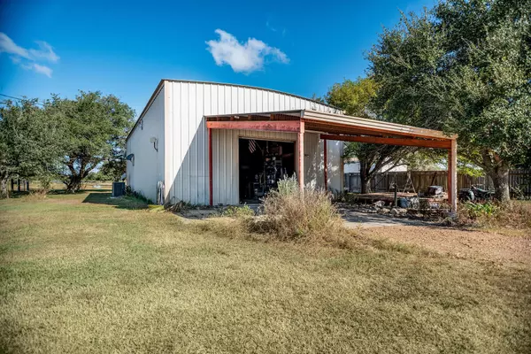 Inez, TX 77968,3338 Old Highway RD
