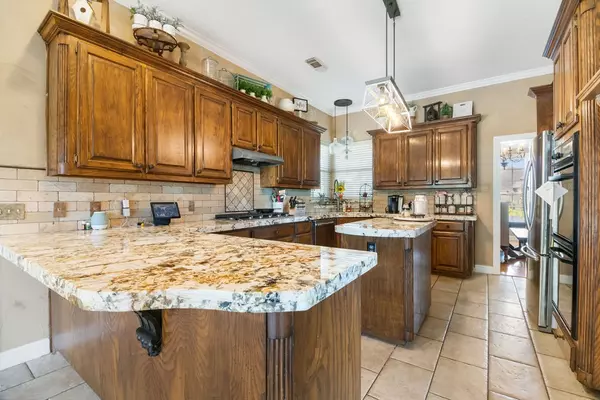 Lake Jackson, TX 77566,210 River Oaks DR