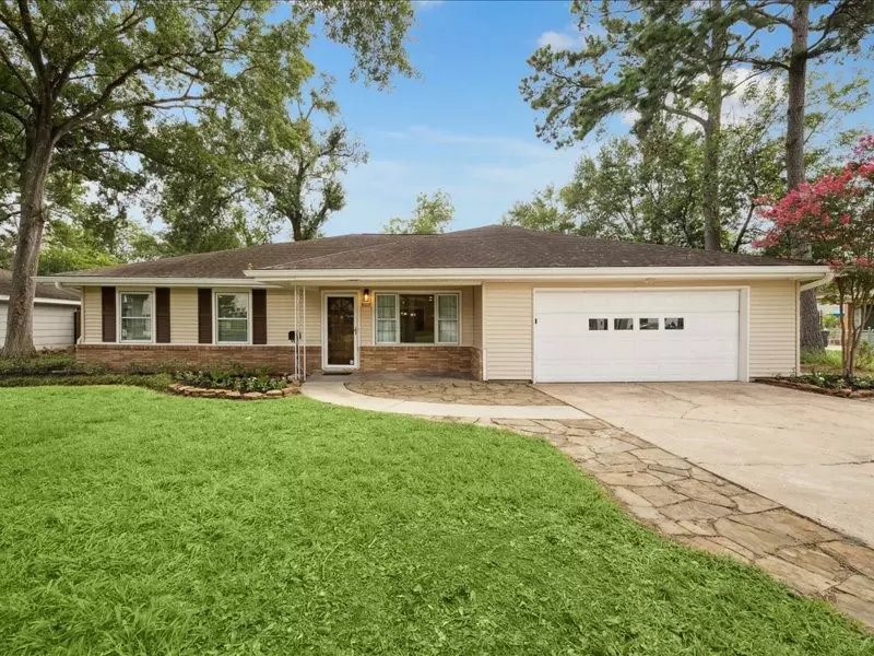 9327 Willowview LN, Houston, TX 77080