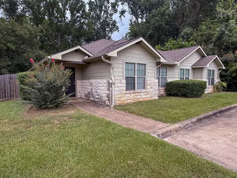 152/154 Sendero Street, Huntsville, TX 77340