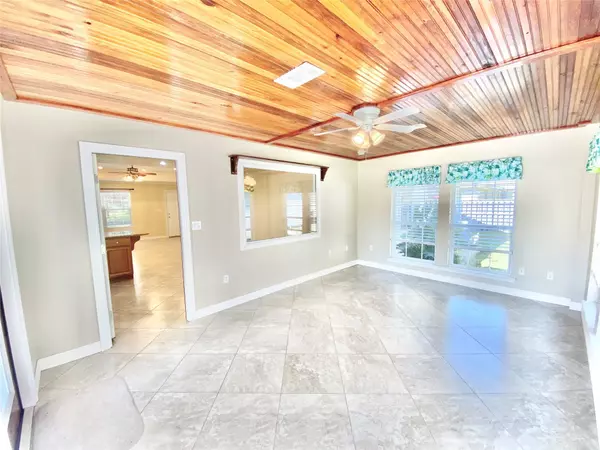 Winnie, TX 77665,815 1st ST