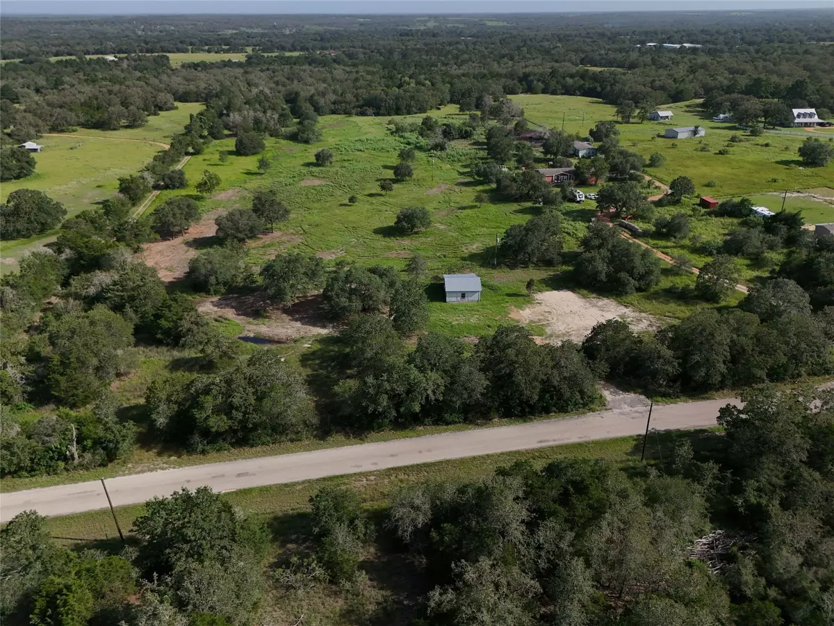 Smithville, TX 78957,207 Joe Cole LN