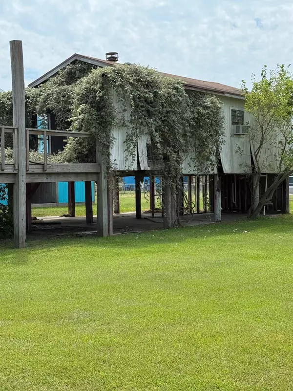 1067 East RD, Crystal Beach, TX 77650