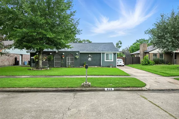 319 Shady Glade DR, Houston, TX 77090
