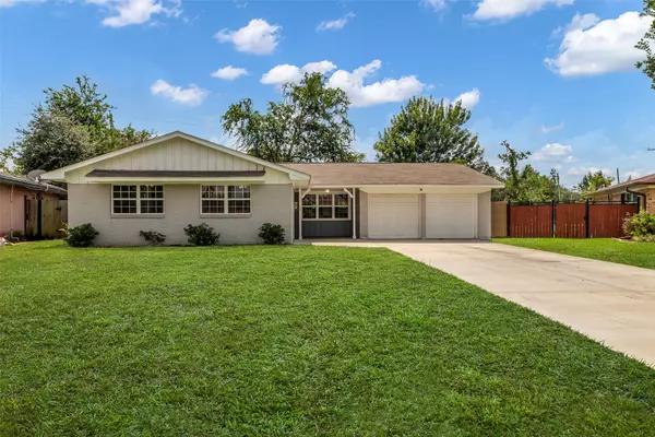 13206 Hollypark DR, Houston, TX 77015