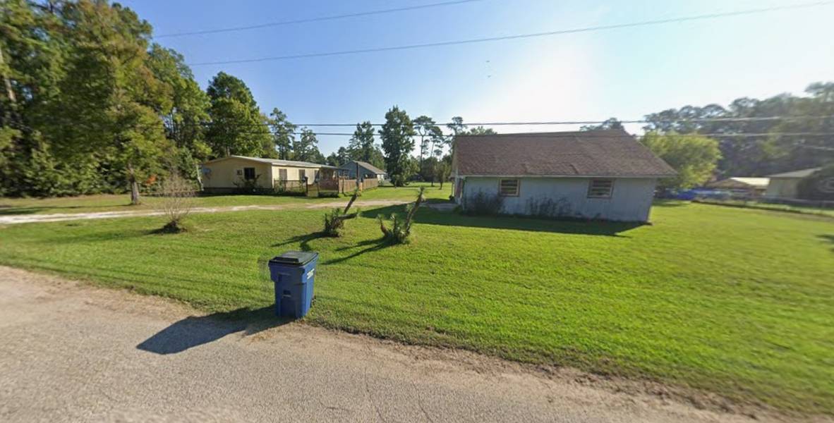 203 S Canyon DR, Onalaska, TX 77360