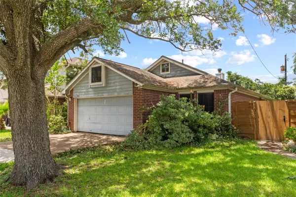 8030 Catalpa ST, Texas City, TX 77591