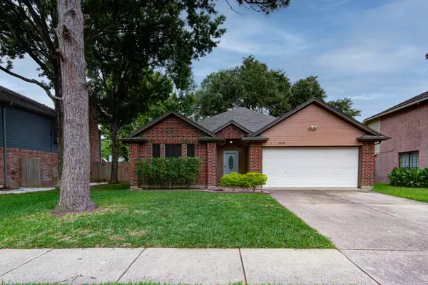 2209 Castle DR,  League City,  TX 77573