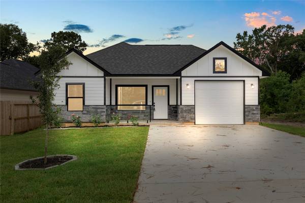 4170 Ben Milam RD, Willis, TX 77378