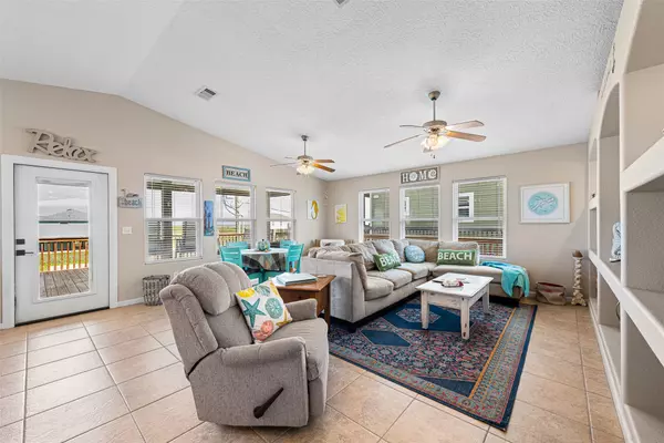 Crystal Beach, TX 77650,819 West LN