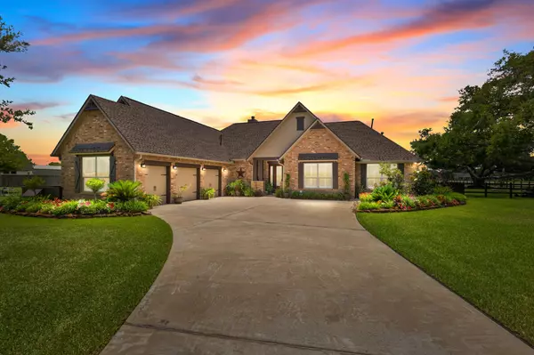 15819 Bayou Oaks DR, Danbury, TX 77534