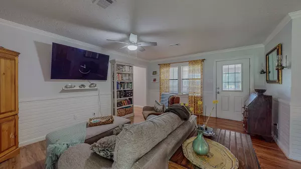 Hull, TX 77564,129 County Road 2063