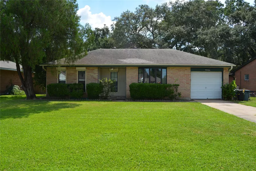 514 Bellmar LN, Friendswood, TX 77546