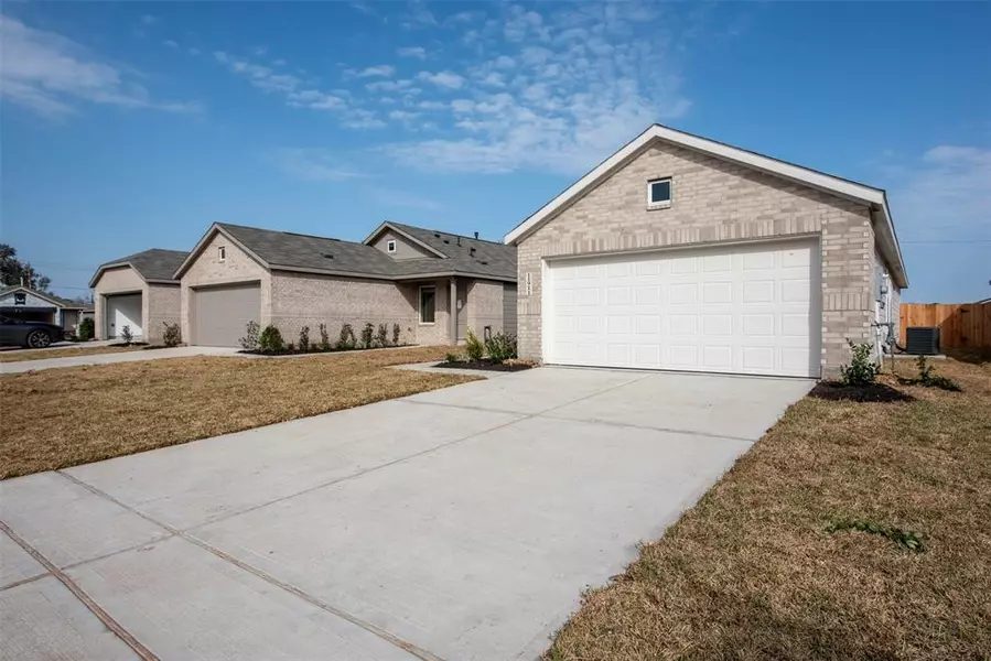 11906 Bat Sheva LN, Houston, TX 77048