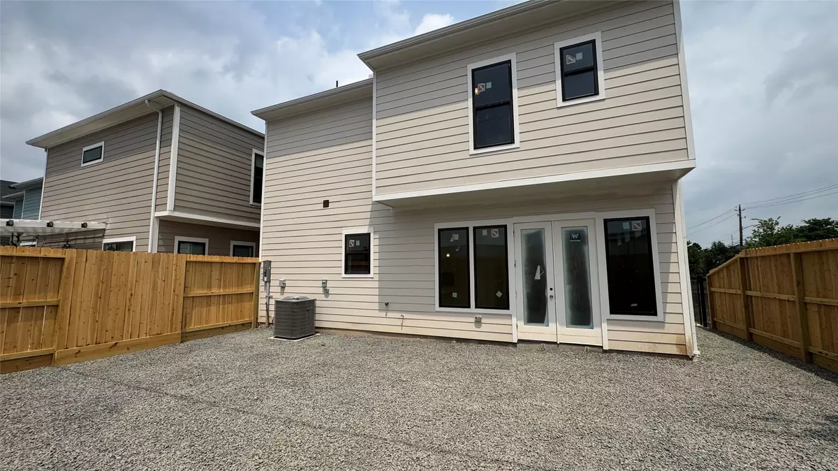 Houston, TX 77008,1103 Western Edge DR