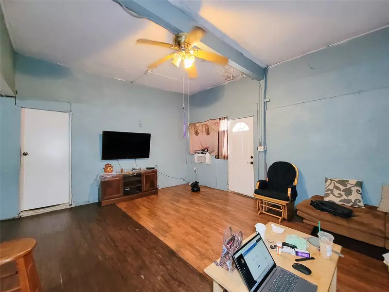 418 Bishop ST, Houston, TX 77009