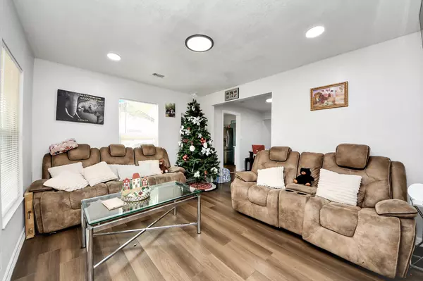 Houston, TX 77028,8125 Darlington DR