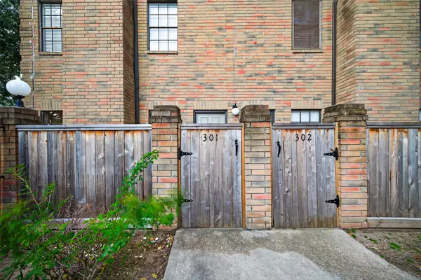 Houston, TX 77042,9850 Pagewood LN #301