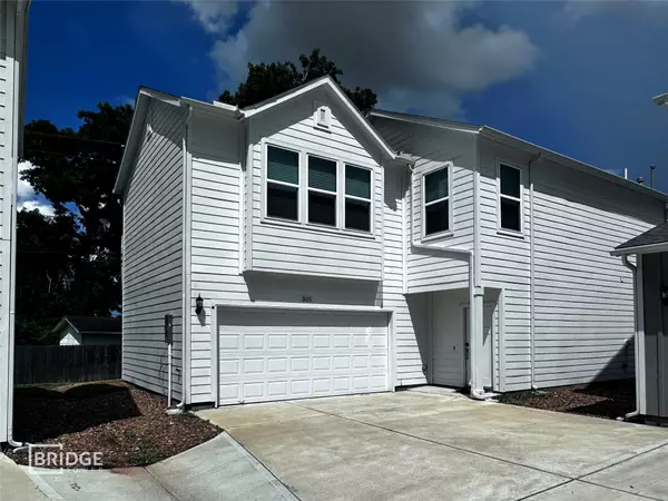 305 Huisache ST, Lake Jackson, TX 77566