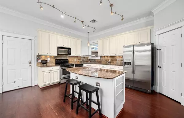 Houston, TX 77008,2111 Beall ST