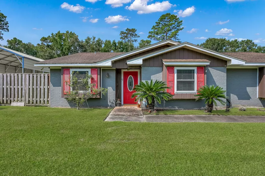 9 Slover DR, Dayton, TX 77535