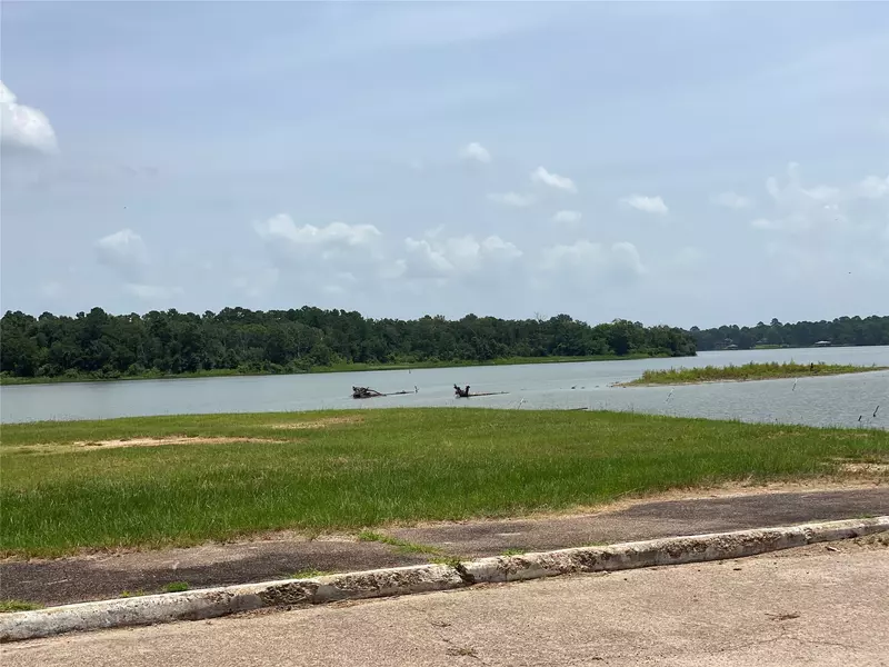 501 Bass Boat Village #304, Huntsville, TX 77320