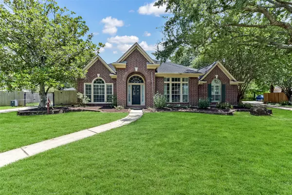 1411 Buttonwood DR, Friendswood, TX 77546