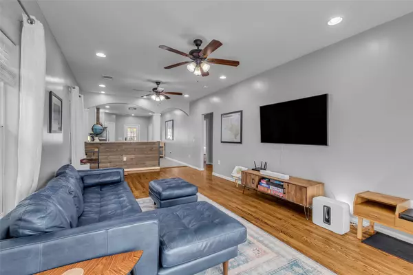 Houston, TX 77009,713 Mcintosh ST