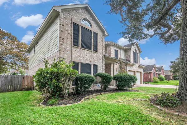 Pearland, TX 77584,1027 E Hampton DR