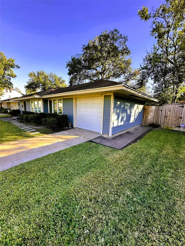 Bellaire, TX 77401,5111 Maple ST