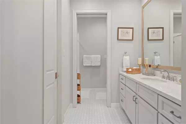 Houston, TX 77055,755 Somerset Commons LN