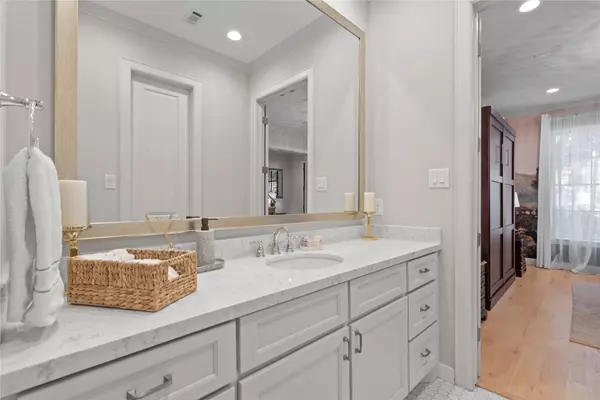 Houston, TX 77055,755 Somerset Commons LN