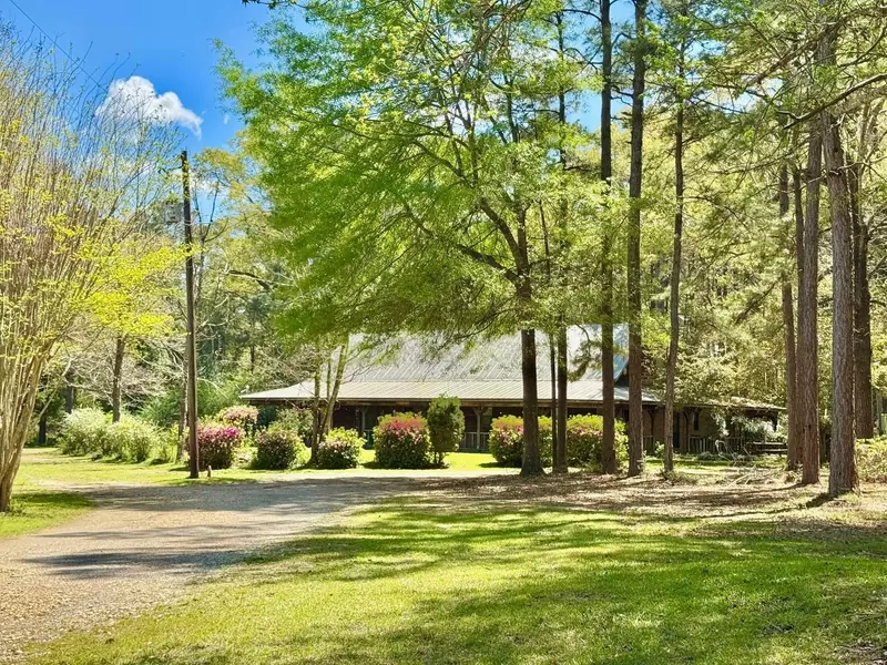 179 County Road 4587, Spurger, TX 77660