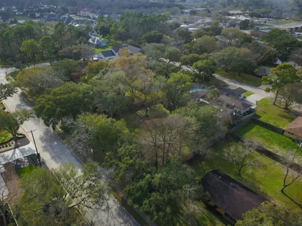 Friendswood, TX 77546,206 W Shadowbend AVE