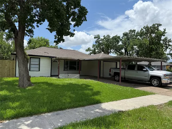 2402 Rosemead Dr, Pasadena, TX 77506
