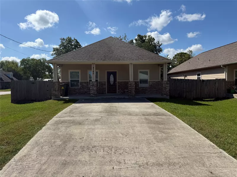 4742 19th ST, Bacliff, TX 77518