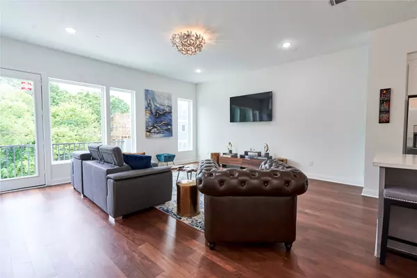 Houston, TX 77007,1721 Henderson ST