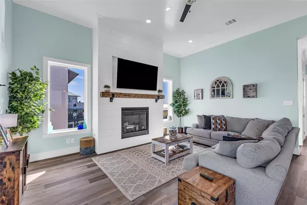 Gilchrist, TX 77617,312 Seagrass