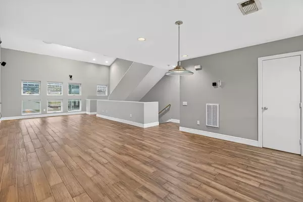 Houston, TX 77019,706 Ruthven ST