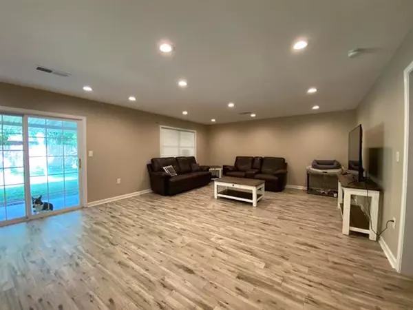 Vidor, TX 77662,1080 Lamar ST