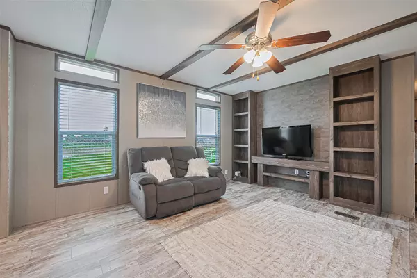 Cleveland, TX 77327,1122 Road 57221