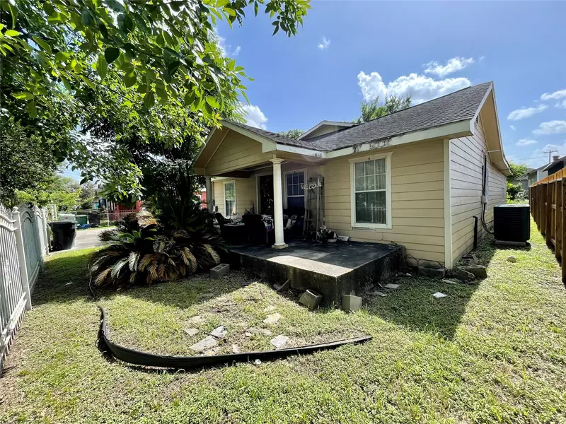1107 Wooding ST, Houston, TX 77011