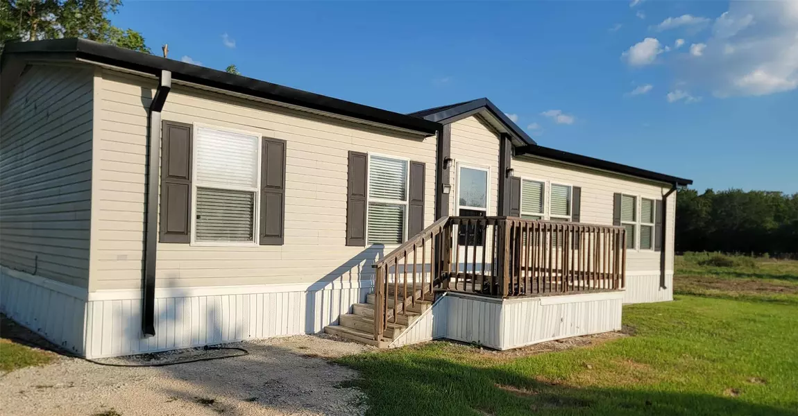 405 Battlebell RD #2, Highlands, TX 77562