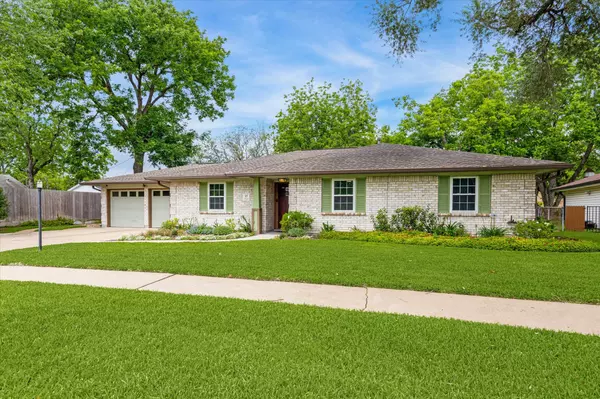 5522 Chantilly LN, Houston, TX 77092