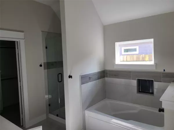 7406 Hoffman ST, Houston, TX 77028