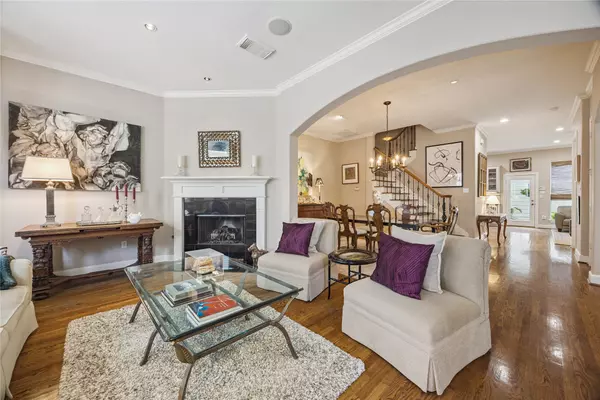 Houston, TX 77007,327 S Gate Stone