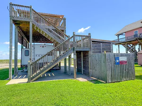 Gilchrist, TX 77617,1311 Mabry ST