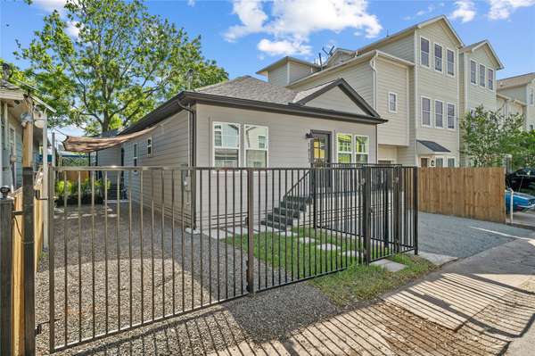 1813 Lewis ST,  Houston,  TX 77009