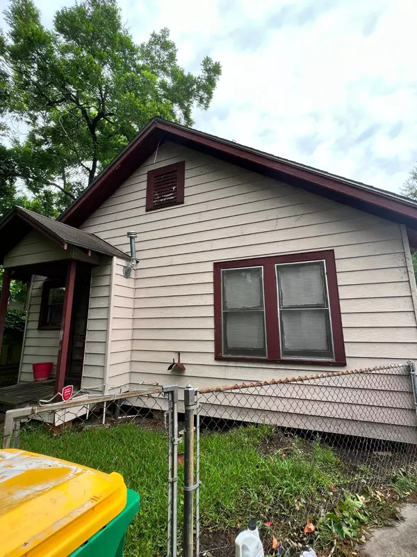 Baytown, TX 77520,603 E Hunnicutt ST